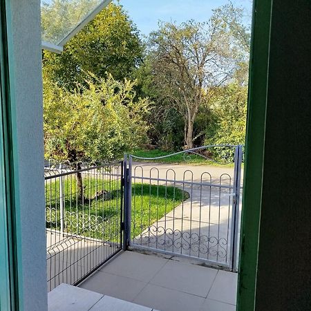 Santorini Appartement Sremska Mitrovica Buitenkant foto